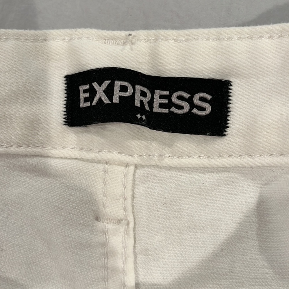 Shorts - Picture 3 of 4